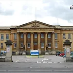 Lovely 2 Bed 2 Bath Flat & Parking By Cozynest