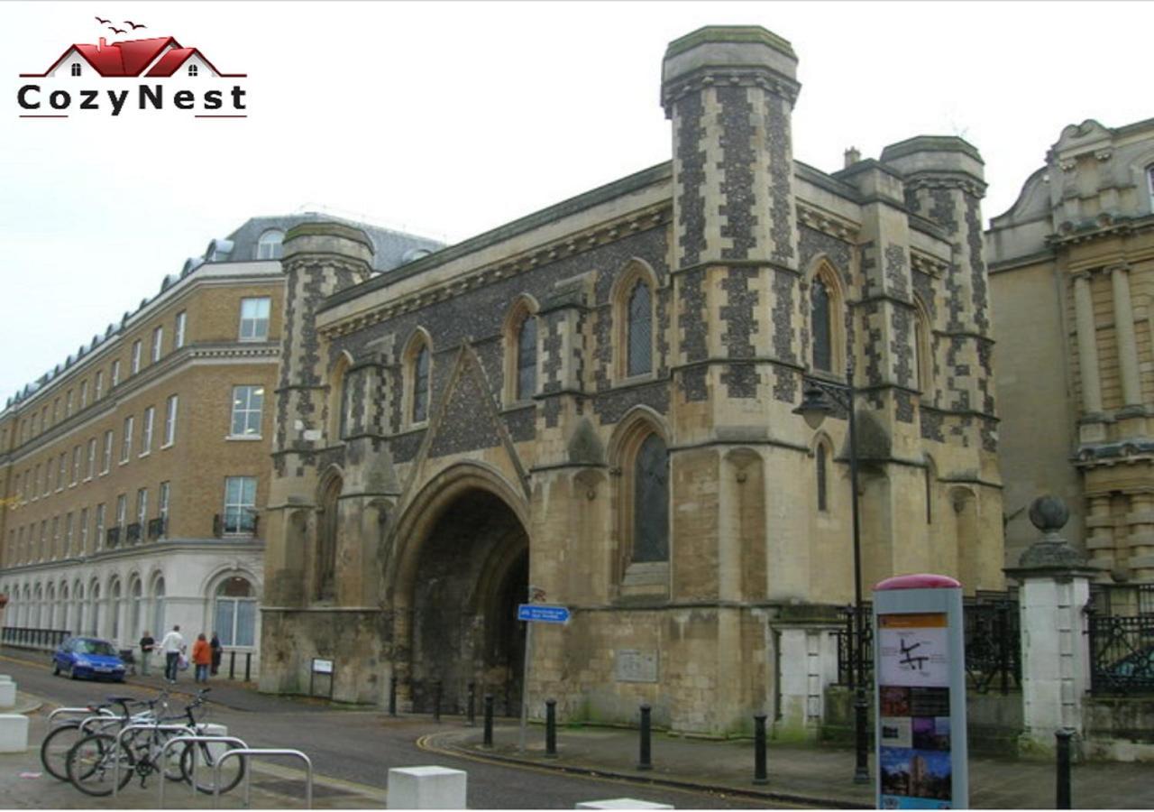 Lovely 2 Bed 2 Bath Flat & Parking By Cozynest Reading